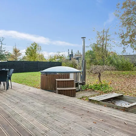 Beautiful And Well-maintained House Near Lyngsbaek 別荘 *